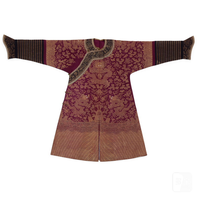 晚清 紫地织金龙袍 | A PURPLE-GROUND BROCADE 'DRAGON' ROBE - 图3